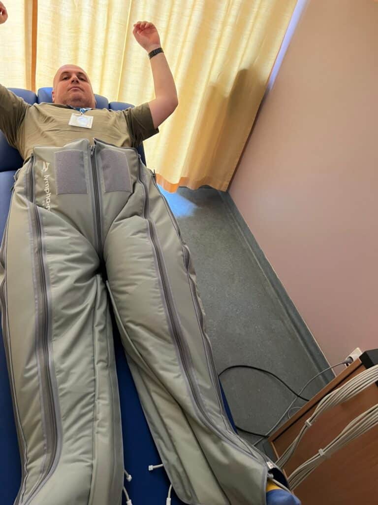 Пациент Йордан проходит через реабилитацию в клинике Сана Зоммерфельд