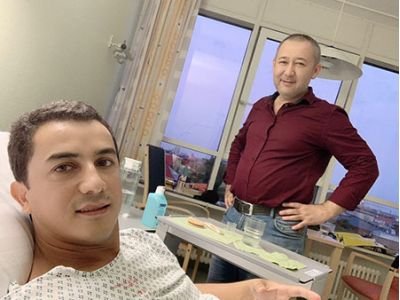 Пациент с отцом в своей палате
